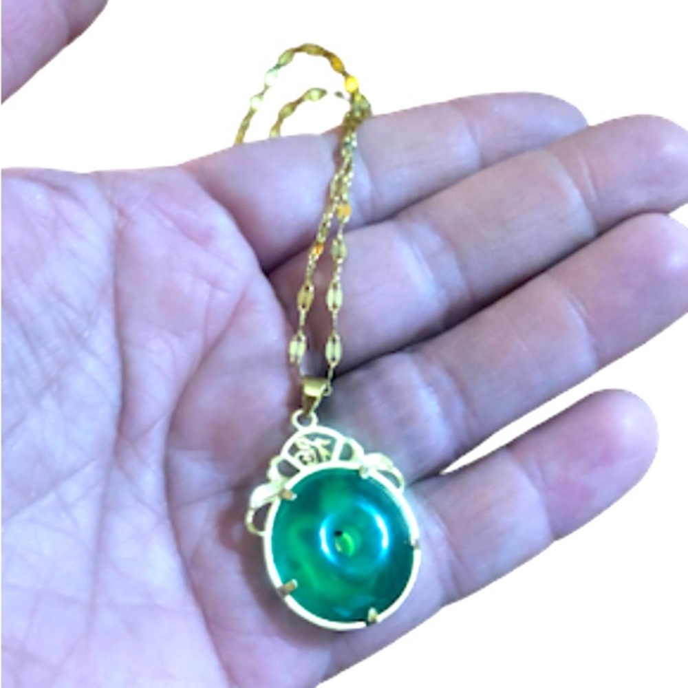 Rare Vibrant Green Jade Gold Necklace Gem
